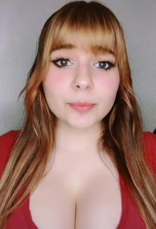 Yami Shows her Appealing Cleavage