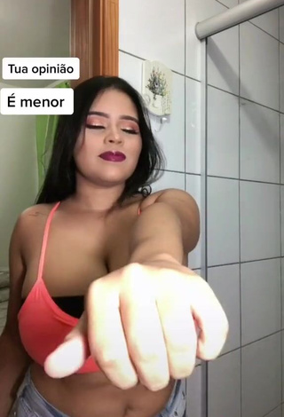 3. Sweetie Allana Vasconcelos Shows Cleavage in Pink Crop Top