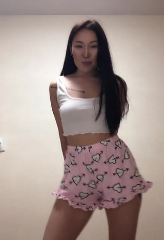 3. Irresistible Arzhaana Shows Cleavage in White Crop Top