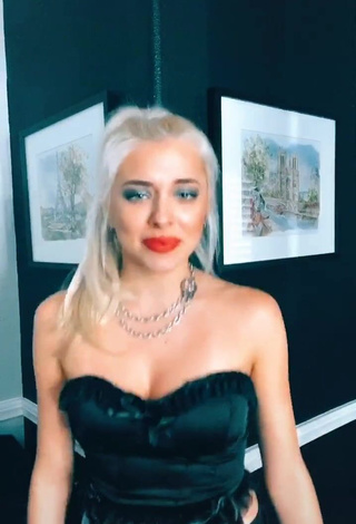 3. Erotic Bella Martinez Shows Cleavage in Black Tube Top