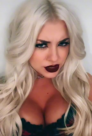 1. Bella Martinez Demonstrates Fine Cleavage