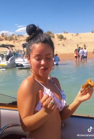 3. Erotic Cierra Ramirez Shows Cleavage in Bikini