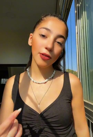 1. Irresistible Cynthia Basbous Shows Cleavage in Black Crop Top