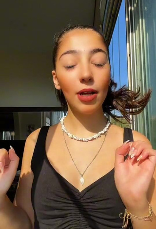 3. Irresistible Cynthia Basbous Shows Cleavage in Black Crop Top