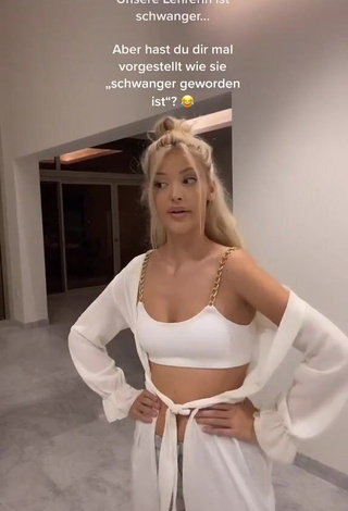1. Erotic Enisa Bukvic Shows Cleavage in White Crop Top