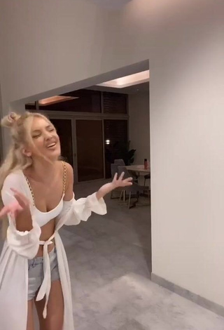 3. Erotic Enisa Bukvic Shows Cleavage in White Crop Top