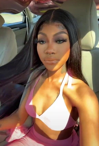 1. Captivating Essieebaee Shows Cleavage in Pink Crop Top