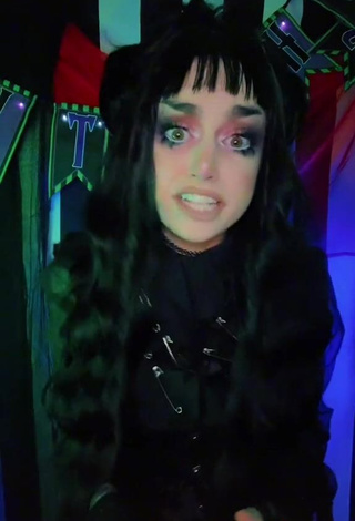 3. Gorgeous Hauntedhostess Shows Cleavage