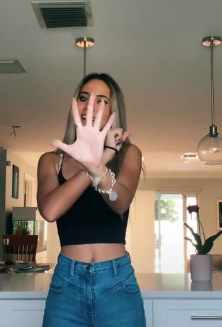 Erotic Jada Jenkins Shows Cleavage in Black Crop Top and Bouncing Tits