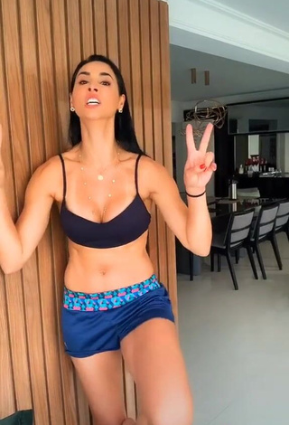 3. Cute Jaqueline Shows Cleavage in Black Crop Top