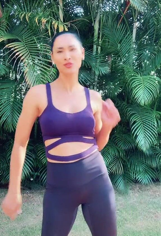 Erotic Jaqueline Shows Nipples and Bouncing Tits