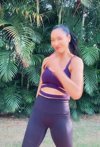 3. Erotic Jaqueline Shows Nipples and Bouncing Tits