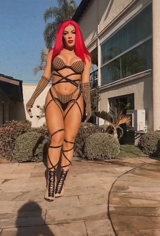 1. Breathtaking Jaquelline Shows Butt
