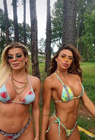 1. Jaquelline Shows Cleavage in Sweet Bikini