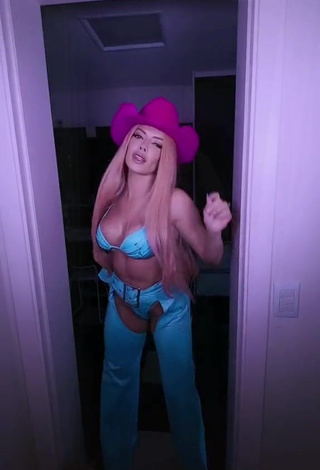 3. Really Cute Jaquelline Shows Butt