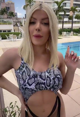 1. Hottie Jaquelline Shows Butt at the Swimming Pool