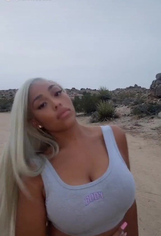 Erotic Jordyn Woods Shows Butt