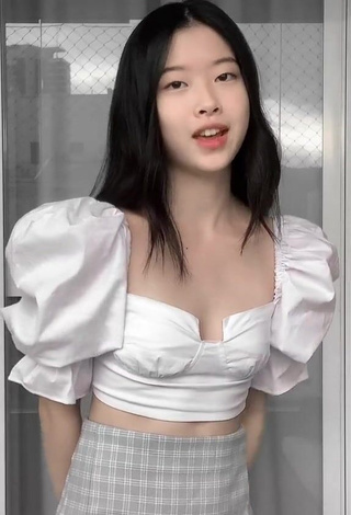 1. Sweetie Julia Hayama Shows Cleavage in White Crop Top