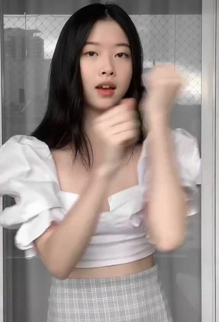 3. Sweetie Julia Hayama Shows Cleavage in White Crop Top