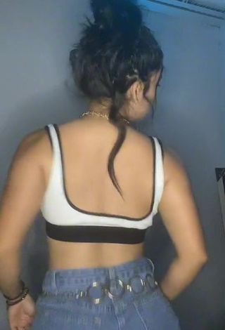 3. Captivating Karen Valenzuela Shows Cleavage in Crop Top and Bouncing Tits