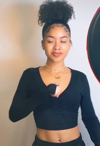 1. Lanii Kay Shows Cleavage in Seductive Black Crop Top