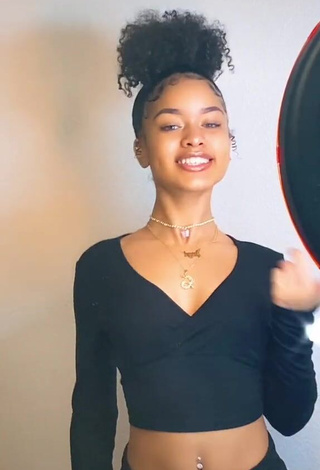 3. Lanii Kay Shows Cleavage in Seductive Black Crop Top