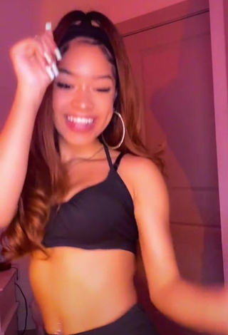 3. Adorable Lanii Kay Shows Cleavage in Seductive Black Crop Top