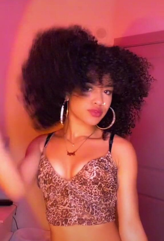 1. Lanii Kay Shows Cleavage in Erotic Leopard Crop Top