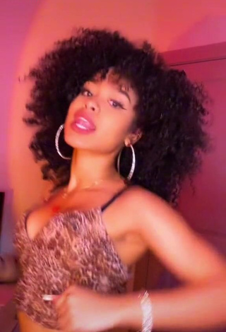 Lanii Kay Shows Cleavage in Erotic Leopard Crop Top
