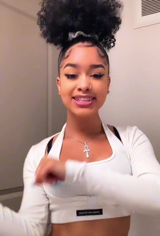 3. Lanii Kay Shows Hot White Crop Top and Cleavage