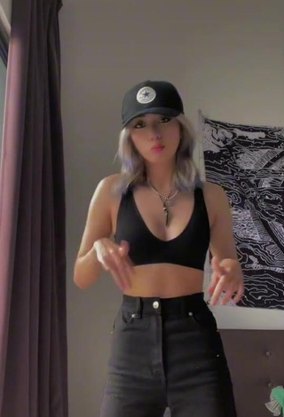 Hot Lee Loo Shows Cleavage in Black Crop Top