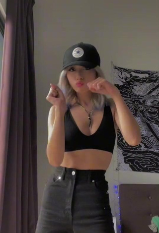 3. Hot Lee Loo Shows Cleavage in Black Crop Top