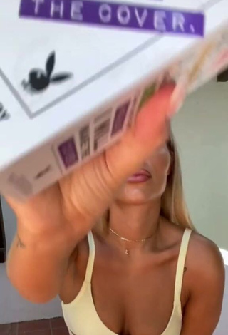1. Captivating Lottie Tomlinson Shows Cleavage
