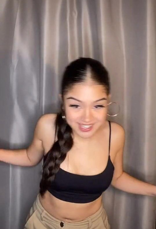 1. Hot Mayariif Shows Cleavage in Black Crop Top and Bouncing Boobs