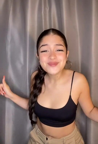 Hot Mayariif Shows Cleavage in Black Crop Top and Bouncing Boobs