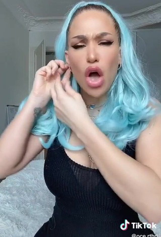 3. Hot Océane Shows Cleavage