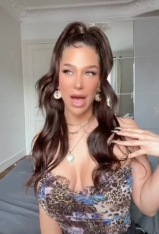 1. Sweet Océane Shows Cleavage
