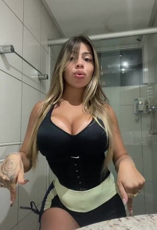 3. Camila Xavier is Showing Elegant Cleavage