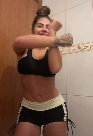 Breathtaking Camila Xavier Shows Cleavage in Black Crop Top