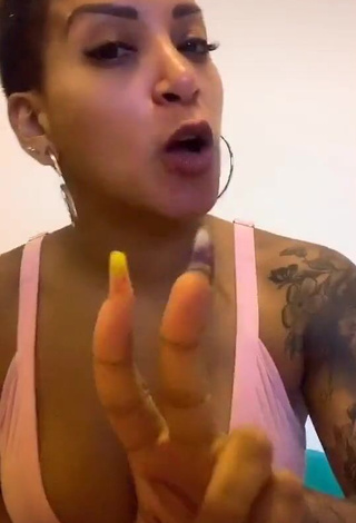 Paula Arias Demonstrates Amazing Cleavage