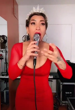 3. Hottie Paula Arias Shows Cleavage in Red Dress