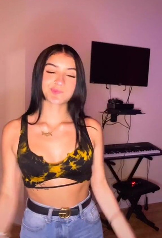 1. Cute Pamela Shows Cleavage in Crop Top and Bouncing Tits