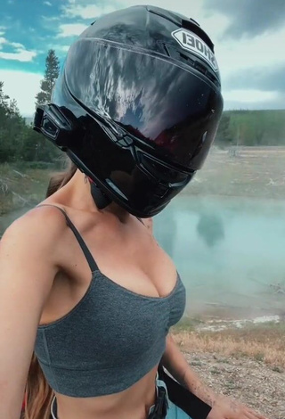 1. Captivating Sonya Shows Cleavage in Grey Crop Top