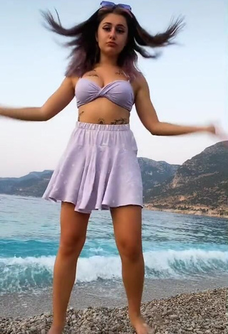 3. Irresistible Meryem Shows Cleavage in Bikini Top at the Beach
