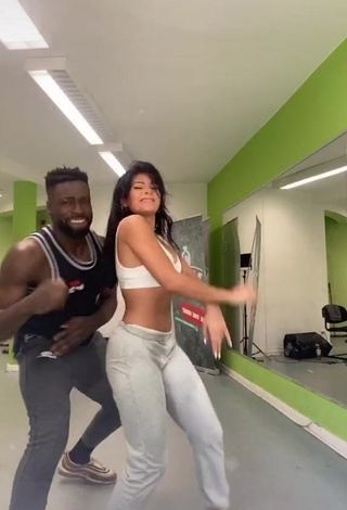 3. Beautiful Sabrine Khan Shows Cleavage in Sexy White Sport Bra