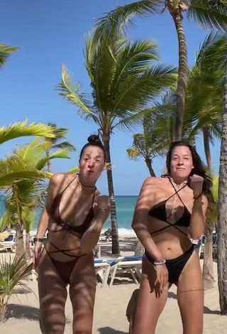 3. Captivating Suzie & Reni in Bikini at the Beach