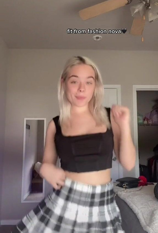 1. Erotic Tess Krauser Shows Cleavage in Black Crop Top and Bouncing Tits