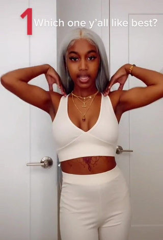 1. Beautiful Tee Tee Shows Cleavage