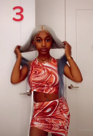 Beautiful Tee Tee Shows Cleavage