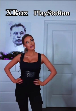 1. Dazzling Valery Coxx Shows Cleavage